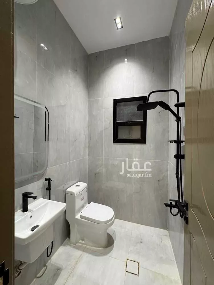Floor for Sale in Riyadh Al Janadriyah 12