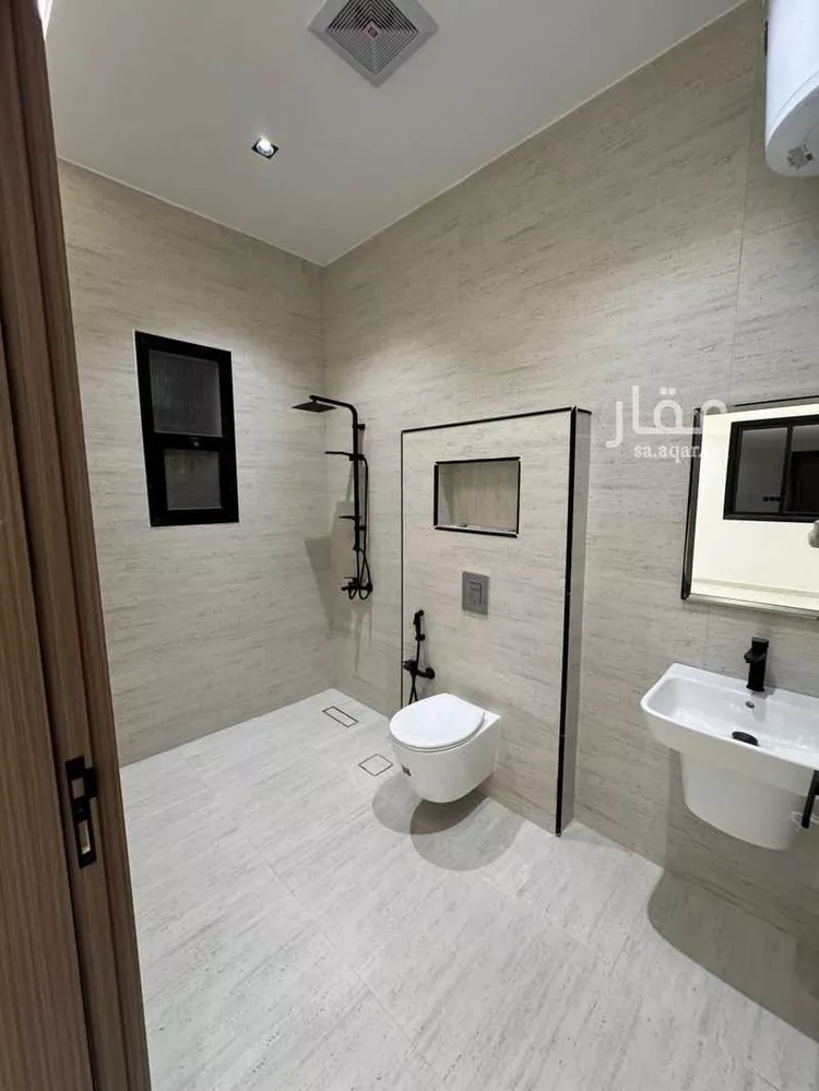 Floor for Sale in Riyadh Al Janadriyah 13