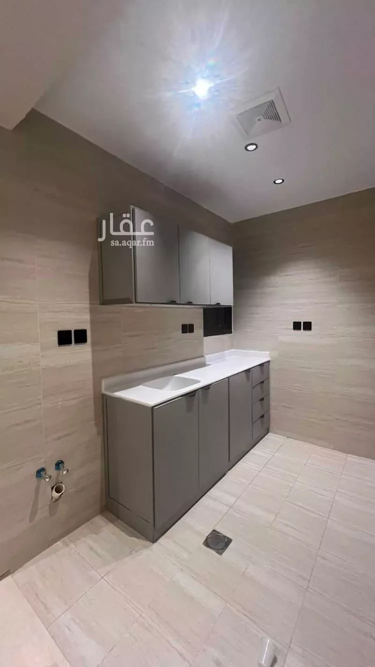 عمارة للبيع في شارع الحيال, حي المعذر, مدينة الرياض, منطقة الرياض صورة 3