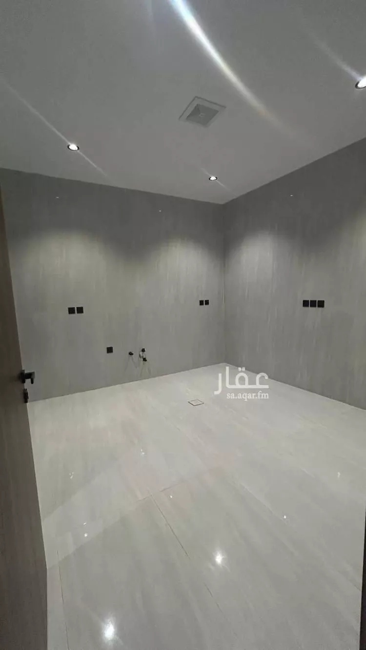 Floor for Sale in Riyadh Al Janadriyah