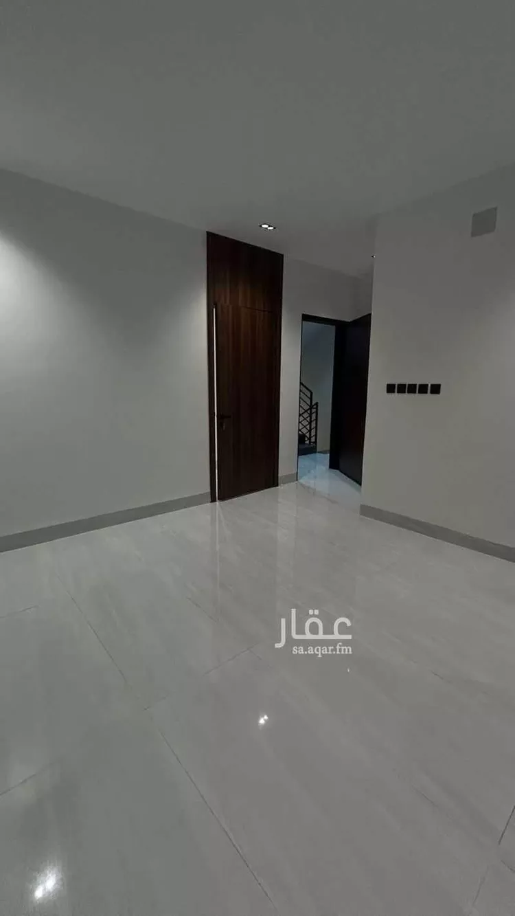 Floor for Sale in Riyadh Al Janadriyah 9
