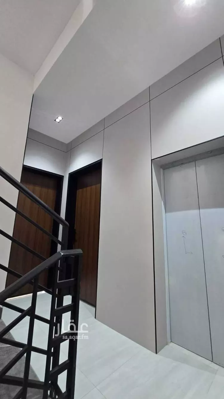 Floor for Sale in Riyadh Al Janadriyah 23