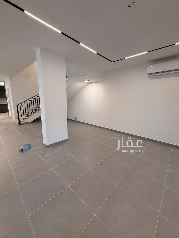 فيلا للإيجار في شارع 702, حي النرجس, مدينة الرياض, منطقة الرياض صورة 2