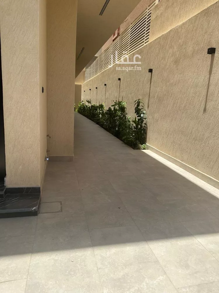 Floor for Sale in Riyadh Al Qirawan 8