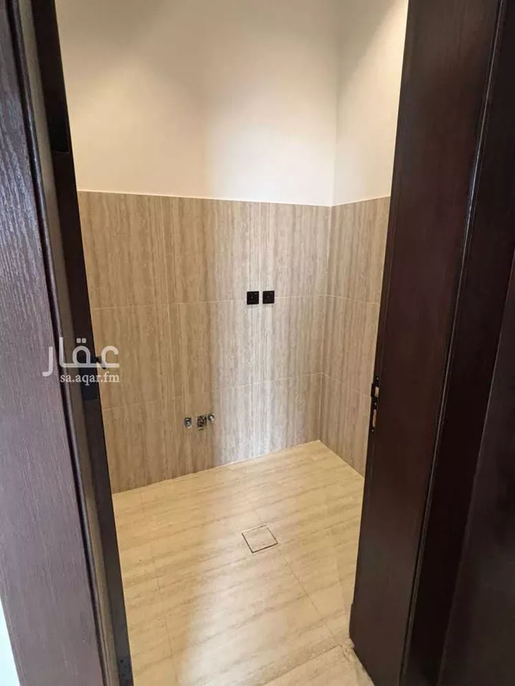 Floor for Sale in Riyadh Al Arid 6
