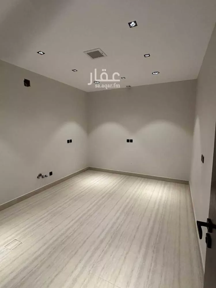 Floor for Sale in Riyadh Al Arid 12