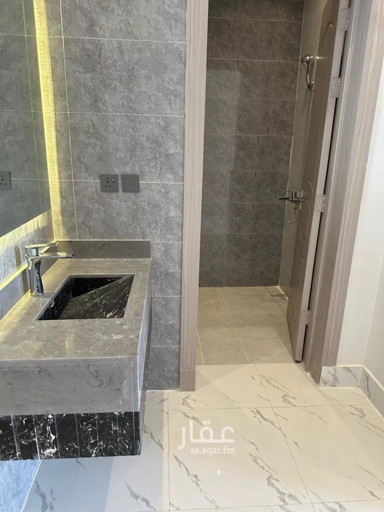 دور للبيع في شارع حسن مشاط, حي عكاظ, مدينة الرياض, منطقة الرياض 9