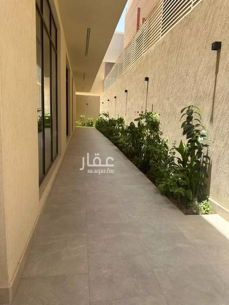 Floor for Sale in Riyadh Al Qirawan 6