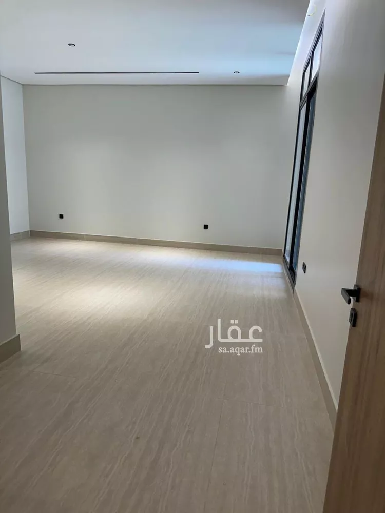 Floor for Sale in Riyadh Al Qirawan 21