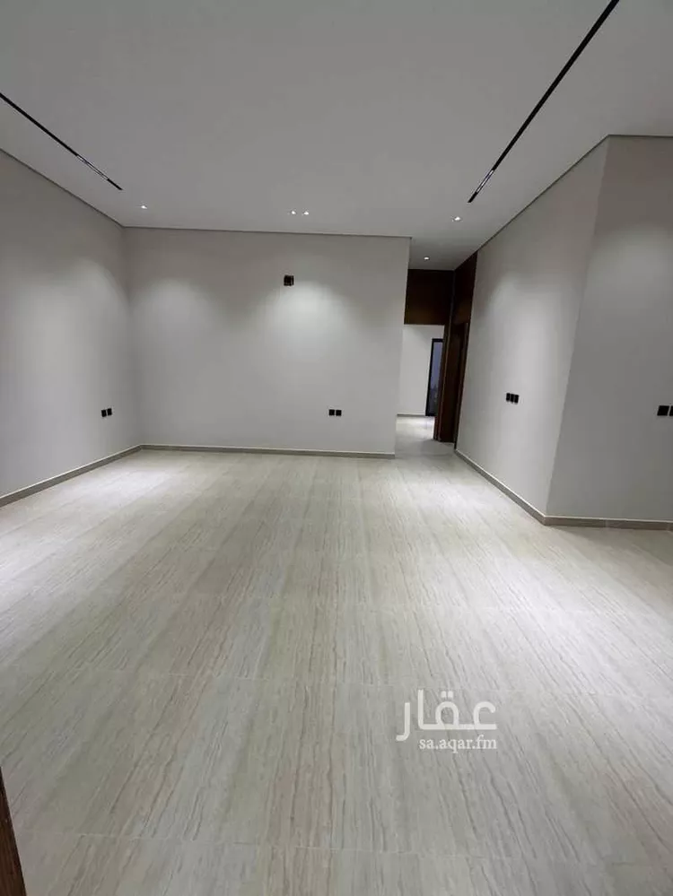 Floor for Sale in Riyadh Ar Rimal 8