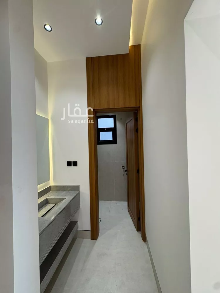 Floor for Sale in Riyadh Al Arid 15