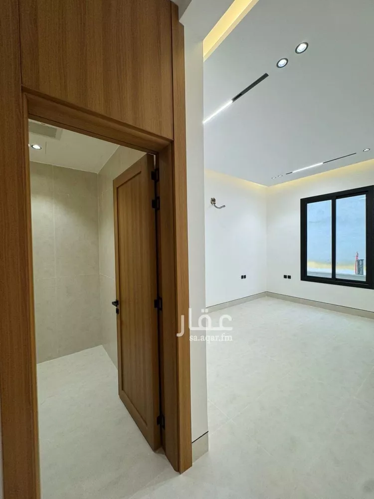 Floor for Sale in Riyadh Al Arid 11
