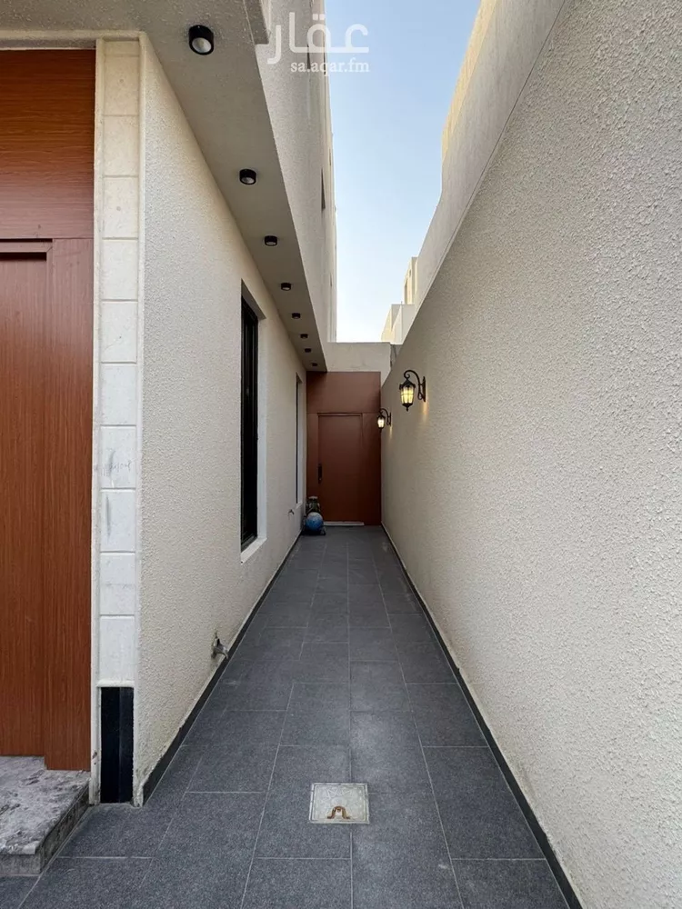 Floor for Sale in Riyadh Al Arid
