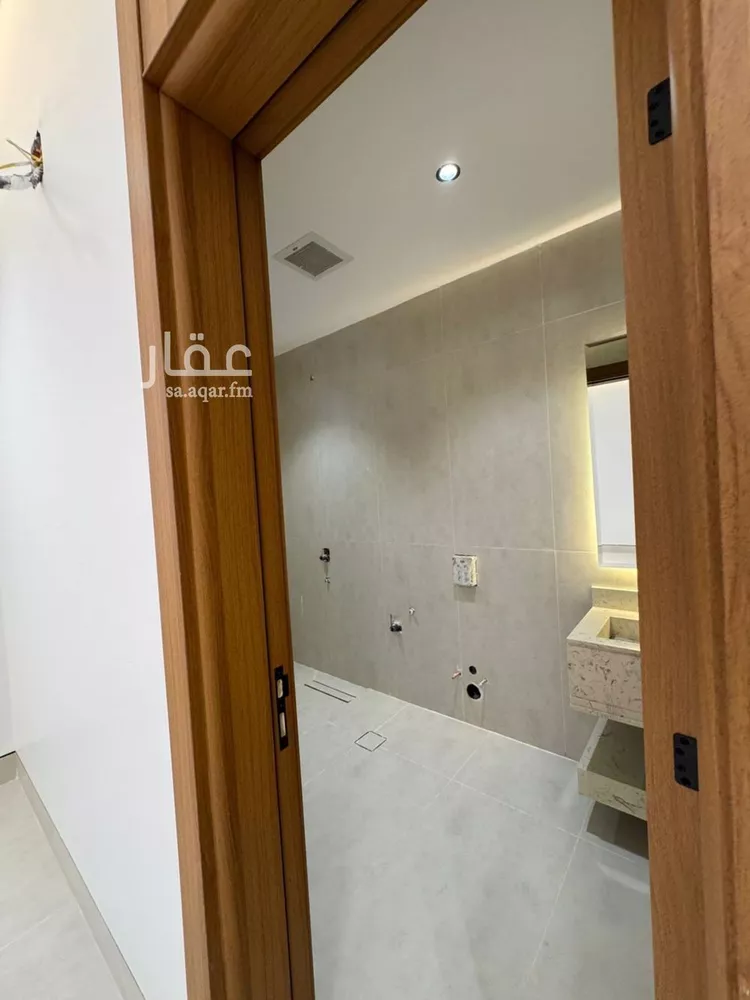 Floor for Sale in Riyadh Al Arid 16