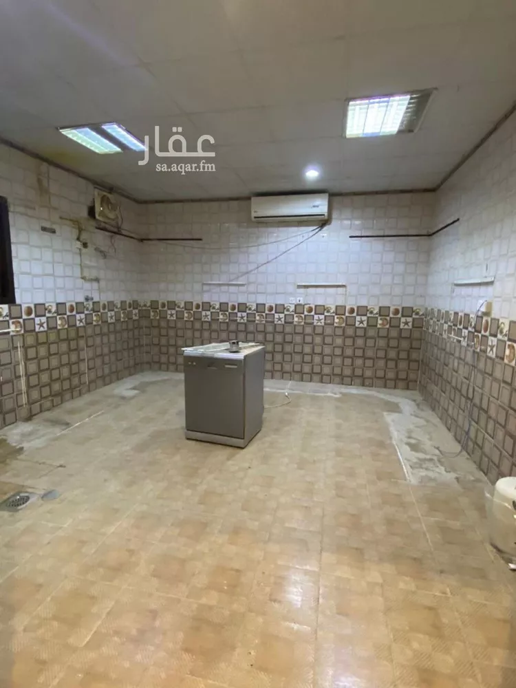 فيلا للبيع في شارع الدفاع, حي إشبيلية, مدينة الرياض, منطقة الرياض 7