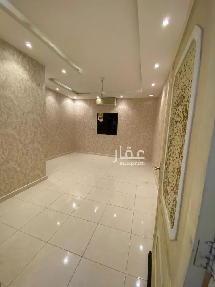فيلا للبيع في شارع الدفاع, حي إشبيلية, مدينة الرياض, منطقة الرياض 8