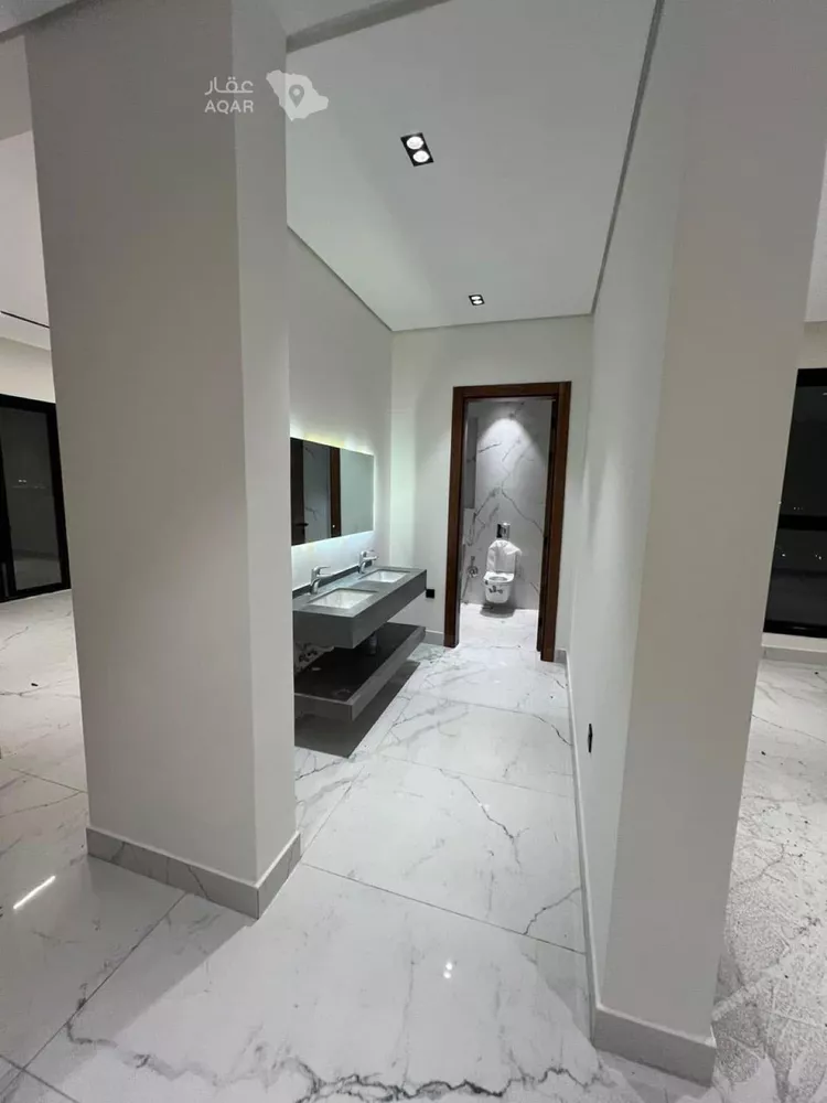Floor for Sale in Riyadh Al Yasmin 7