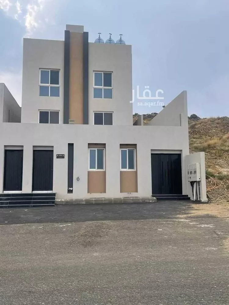 عمارة للبيع في شارع المنيصف, حي التعاون, مدينة ابها, منطقة عسير