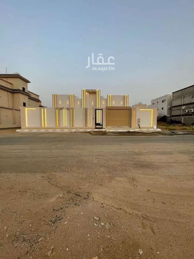 فيلا للبيع في شارع ابي القاسم, حي الفهد, مدينة صامطه, منطقة جازان صورة 2