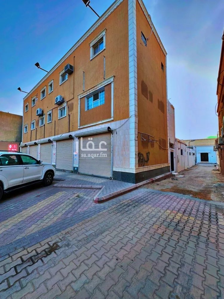 عمارة للبيع في شارع زينب بنت الحارث, حي الصحنة, مدينة الدلم, منطقة الرياض