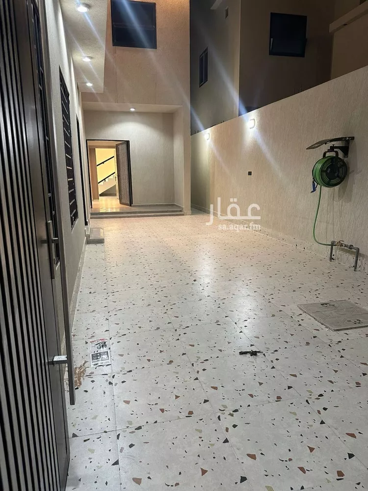 فيلا للبيع في شارع السيرافي, حي الشفاء, مدينة حائل, منطقة حائل صورة 2