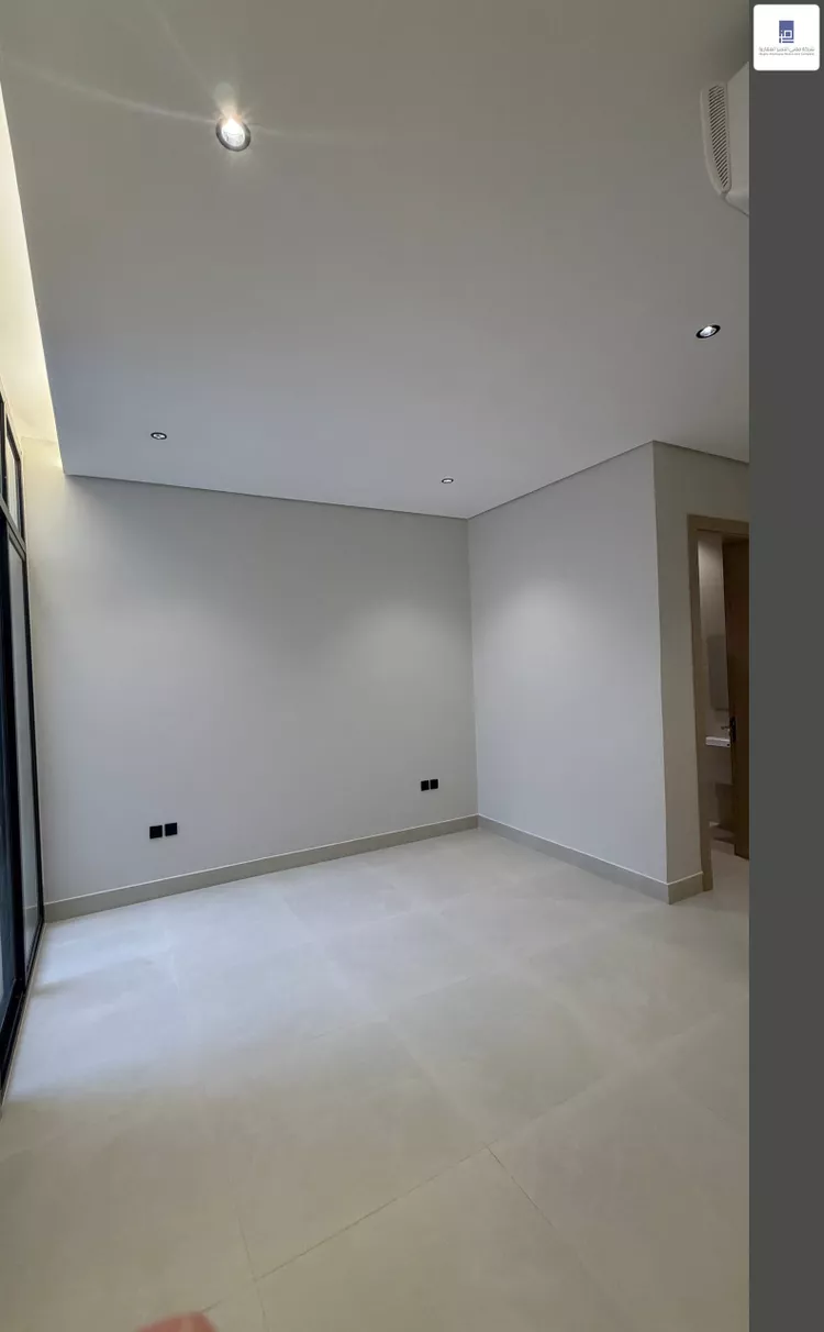 Floor for Sale in Riyadh Al Arid 7