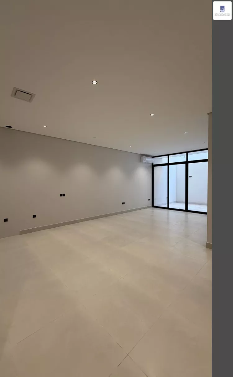 Floor for Sale in Riyadh Al Arid 3