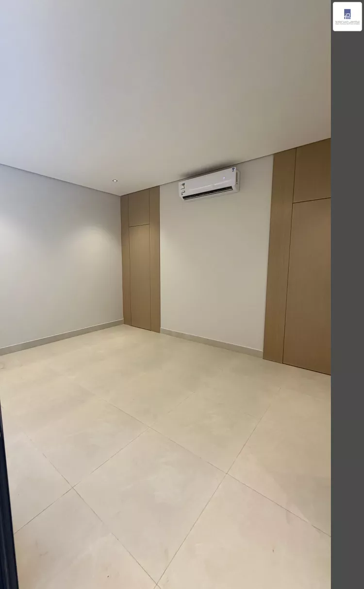 Floor for Sale in Riyadh Al Arid 2