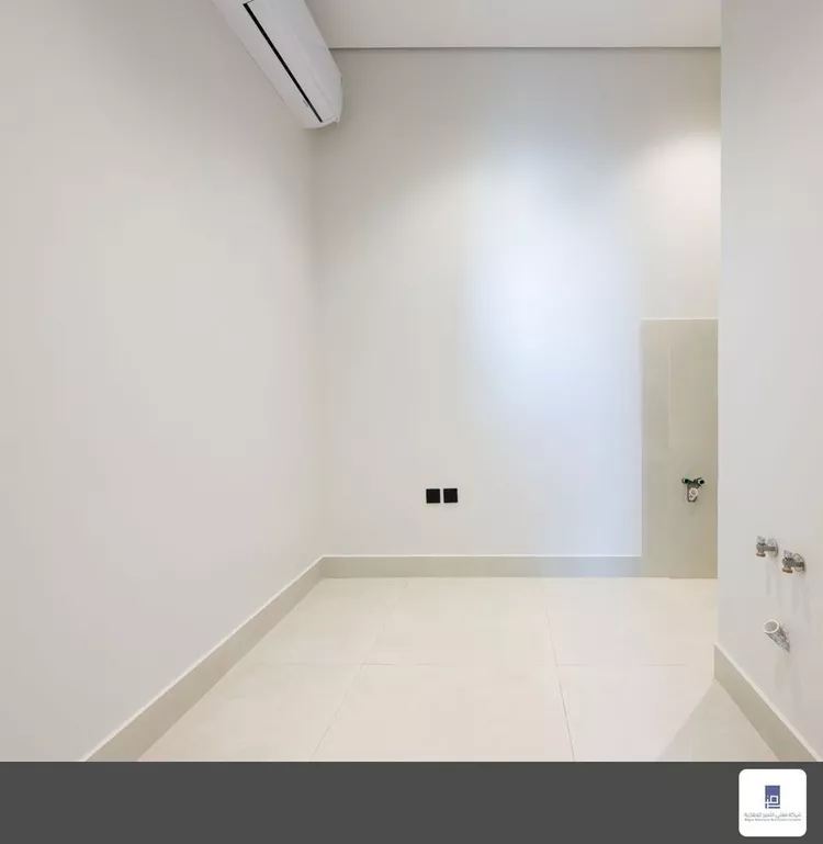 Floor for Sale in Riyadh Al Arid 10