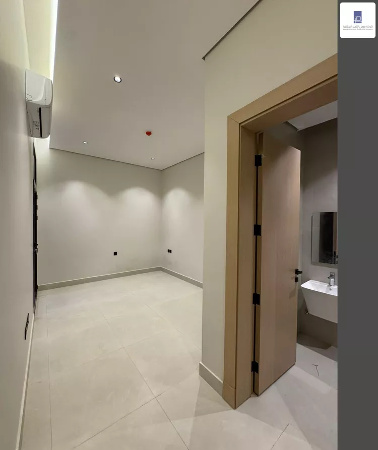 Floor for Sale in Riyadh Al Badi'ah 9