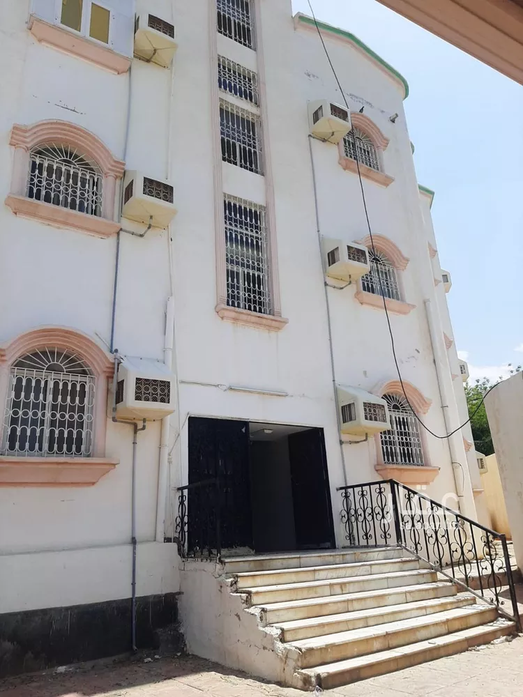 عمارة للبيع في شارع زيد بن الحباب, حي الزهراء, مدينة المجاردة, منطقة عسير صورة 4