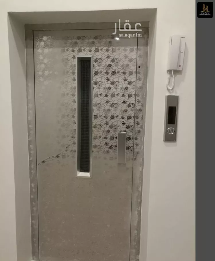 عمارة للبيع في شارع المخزومي, حي الأمير عبدالله, مدينة بيشة, منطقة عسير صورة 2