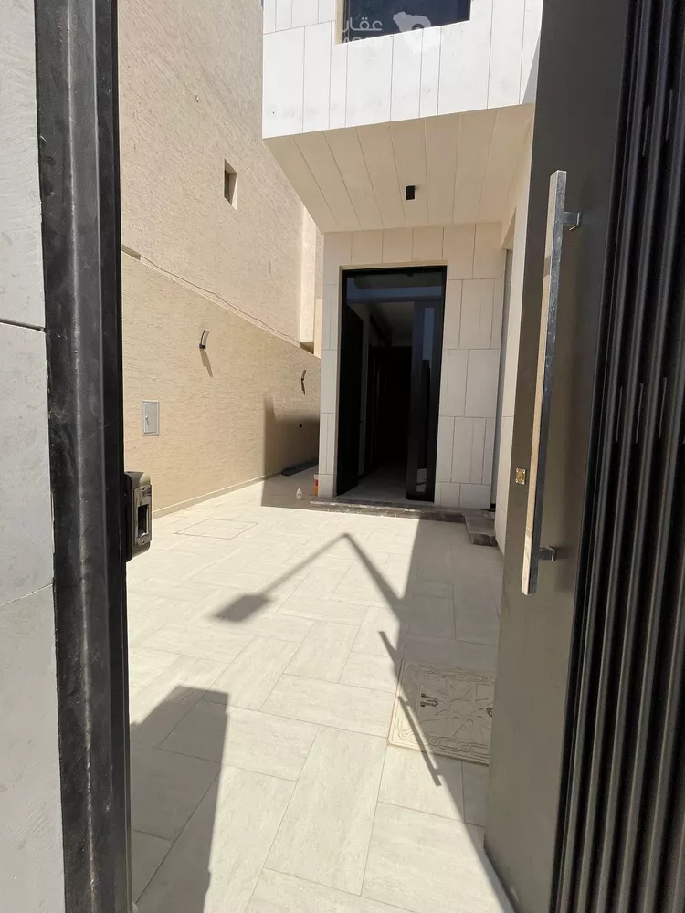 Floor for Sale in Riyadh Ar Rimal 5