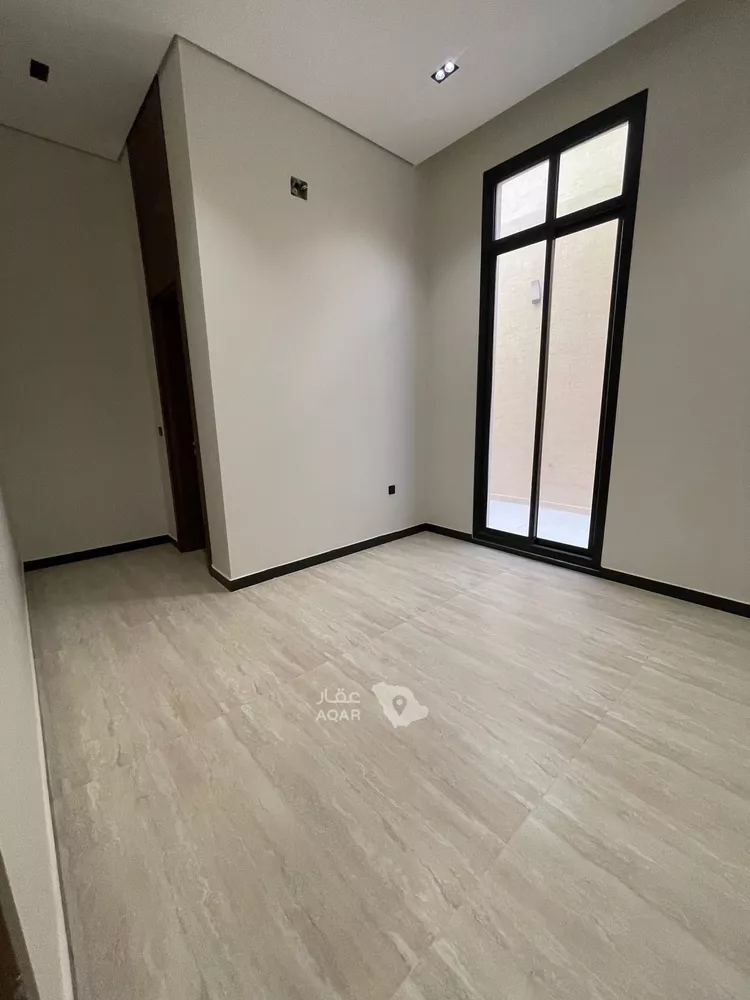 Floor for Sale in Riyadh Ar Rimal 9