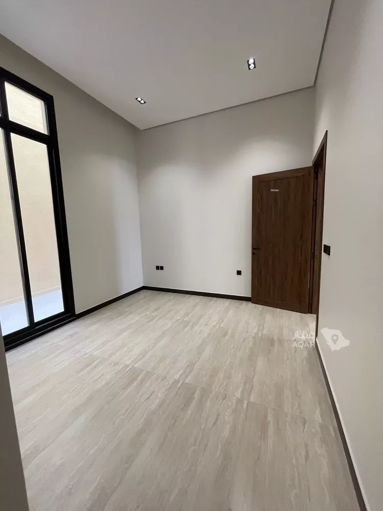 Floor for Sale in Riyadh Ar Rimal 14
