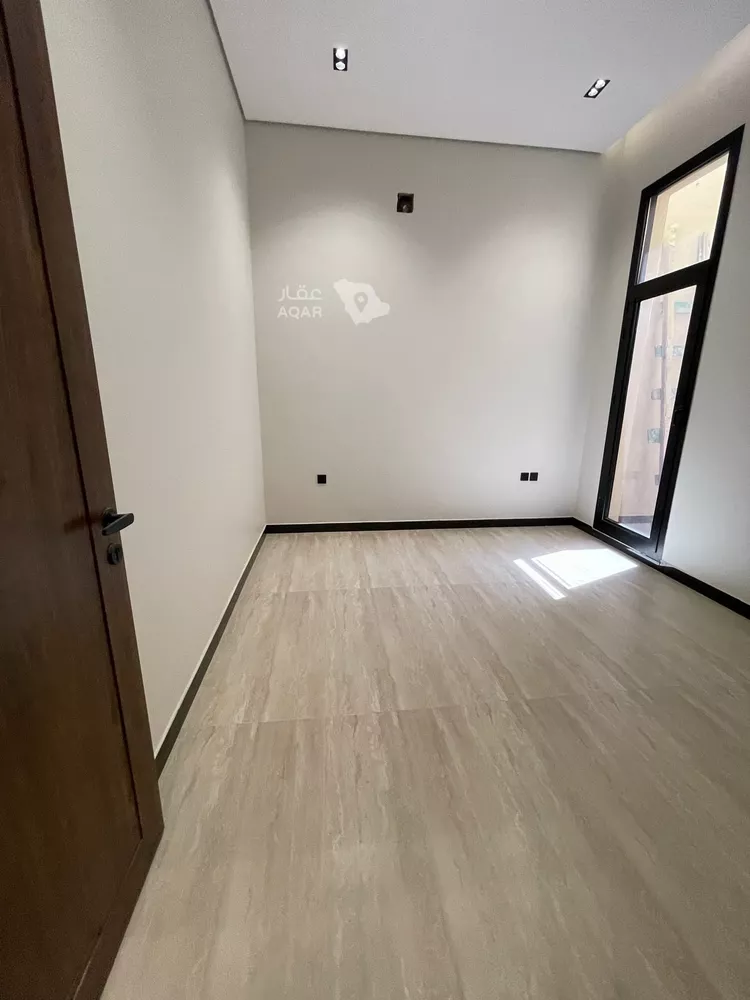 Floor for Sale in Riyadh Ar Rimal 12