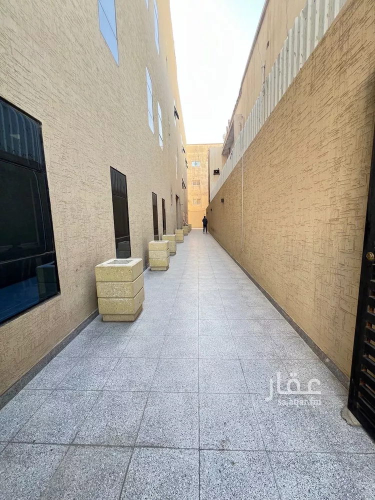 مكتب تجاري للإيجار في شارع أحمد بن الحسين بن شقير, حي الملز, مدينة الرياض, منطقة الرياض صورة 2