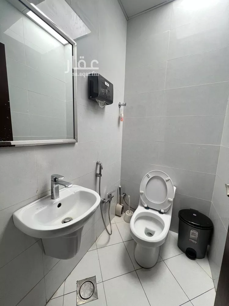 مكتب تجاري للإيجار في شارع أحمد بن الحسين بن شقير, حي الملز, مدينة الرياض, منطقة الرياض صورة 5