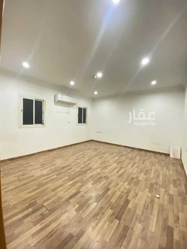 مكتب تجاري للإيجار في شارع أحمد بن الحسين بن شقير, حي الملز, مدينة الرياض, منطقة الرياض صورة 3
