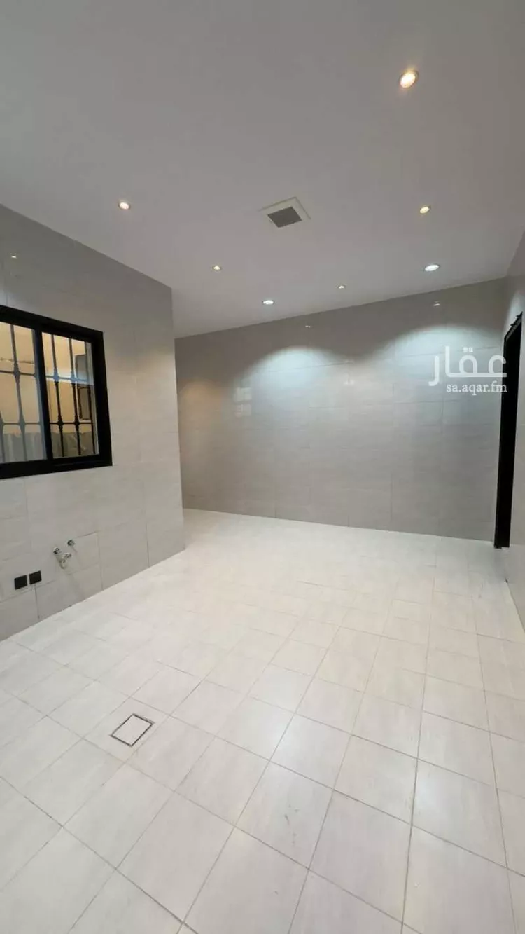 فيلا للبيع في شارع محمد بن مقرن, حي العريجاء الأوسط, مدينة الرياض, منطقة الرياض صورة 2