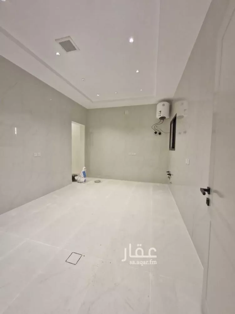 فيلا للبيع في شارع المغيرة بن عياش, حي العريجاء الأوسط, مدينة الرياض, منطقة الرياض صورة 2