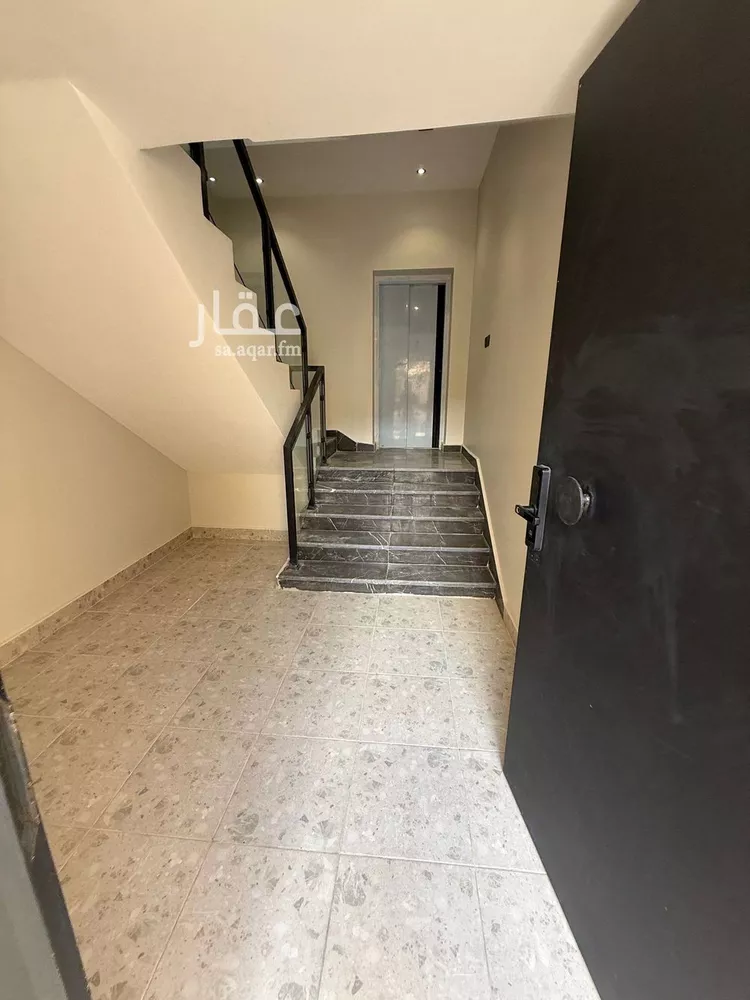 دور للبيع في شارع العينين, حي إشبيلية, مدينة الرياض, منطقة الرياض 1 صورة