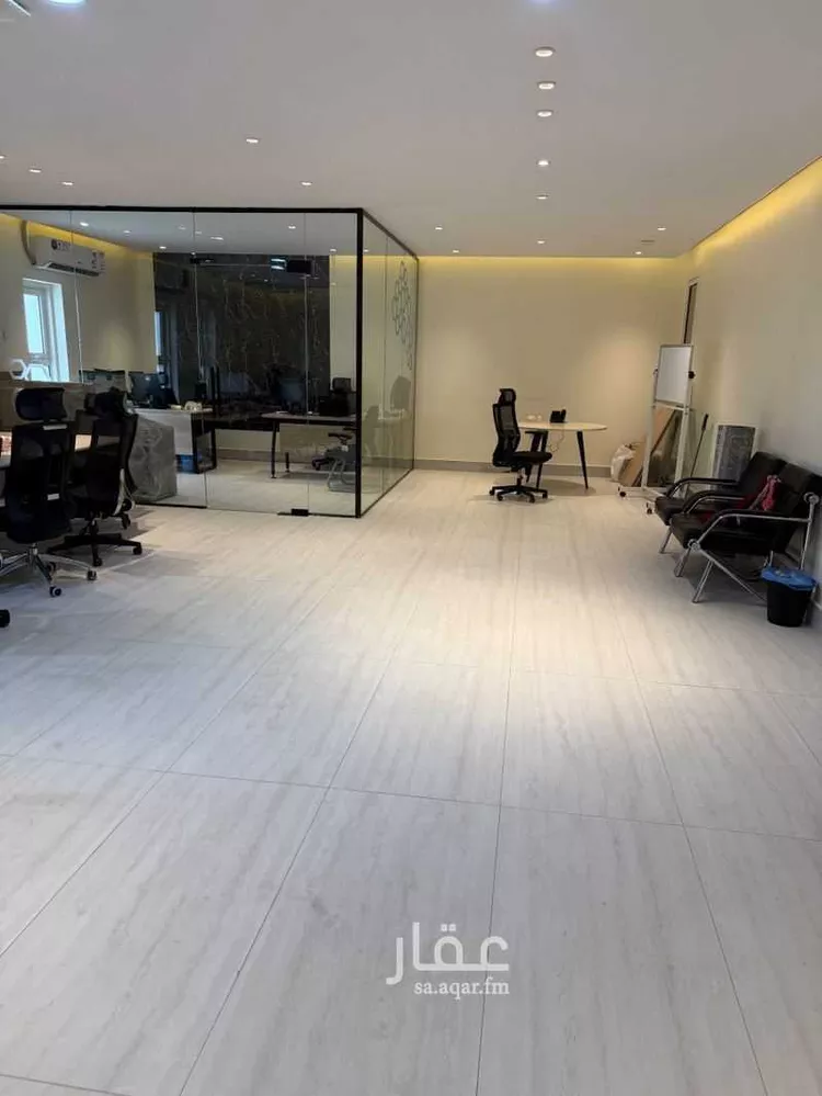مكتب تجاري للإيجار في شارع الملك عبدالعزيز, حي الياسمين, مدينة الرياض, منطقة الرياض صورة 4