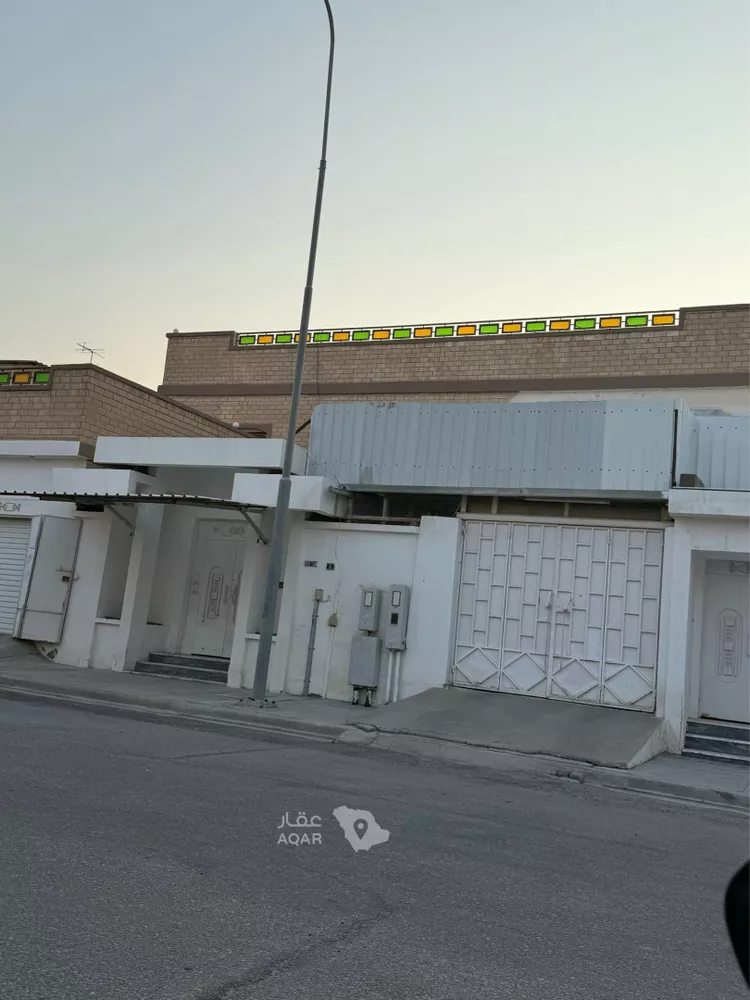 بيت للبيع في شارع سليمان بن عقيل ، حي المطار ، بقيق ، بقيق