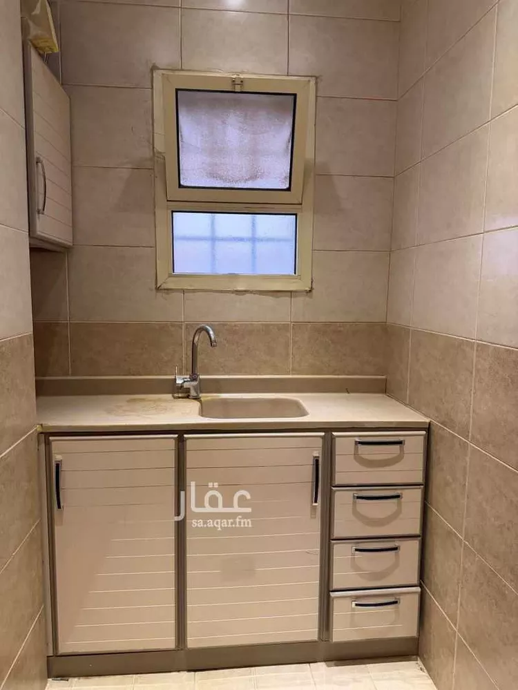 فيلا للإيجار في شارع الفروسية, حي الربيع, مدينة الرياض, منطقة الرياض 14