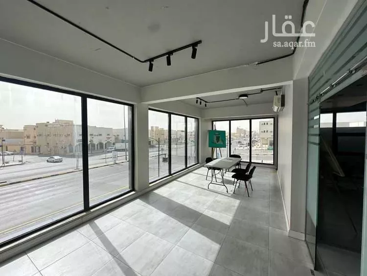 مكتب تجاري للإيجار في شارع عمر بن الخطاب الفرعي, حي الروضة, مدينة بريدة, منطقة القصيم صورة 2