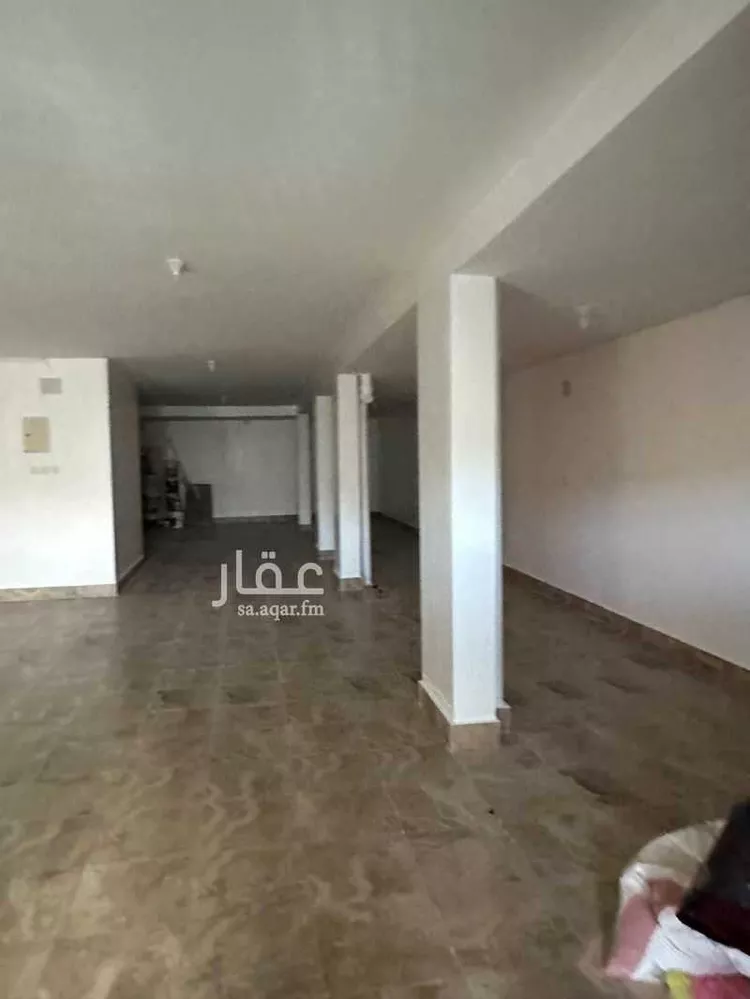 مستودع للإيجار في شارع 1704235, حي المطار, مدينة ابها, منطقة عسير صورة 2