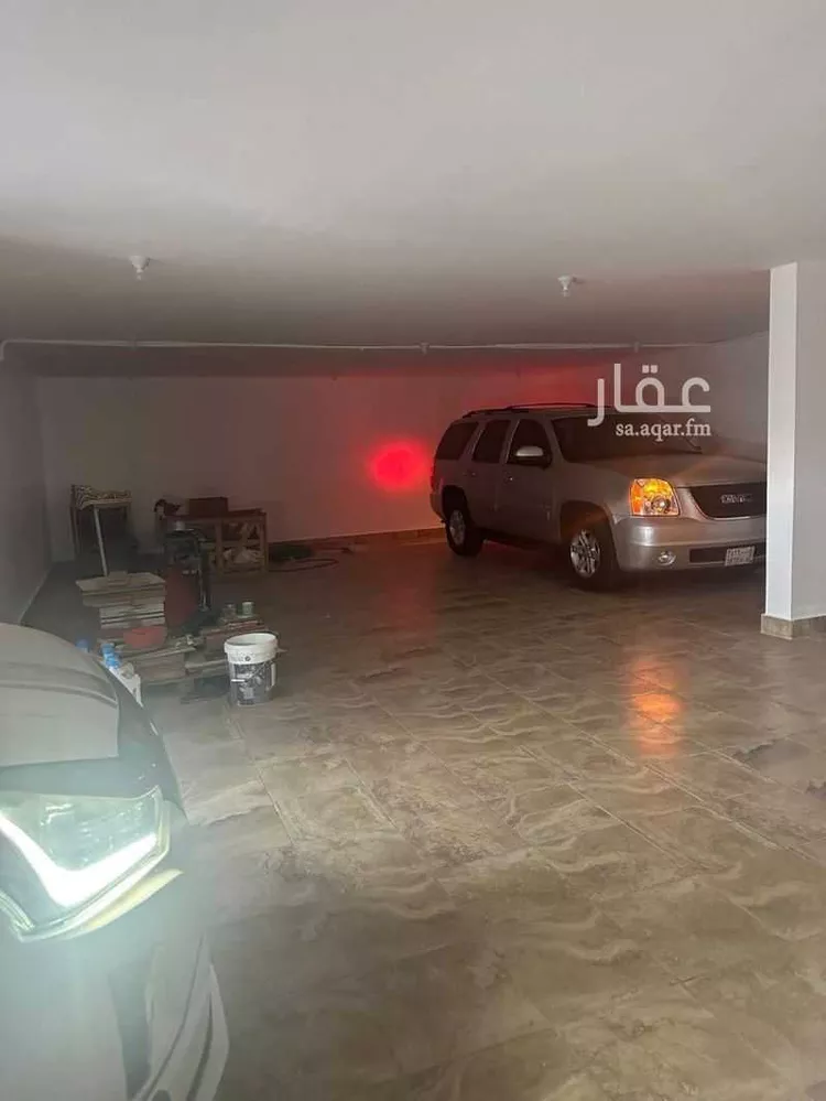 مستودع للإيجار في شارع 1704235, حي المطار, مدينة ابها, منطقة عسير صورة 3