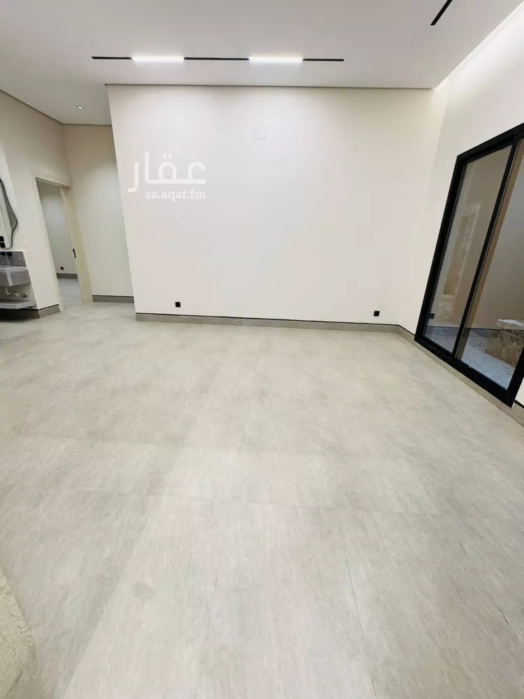 Floor for Sale in Riyadh Ar Rimal 17