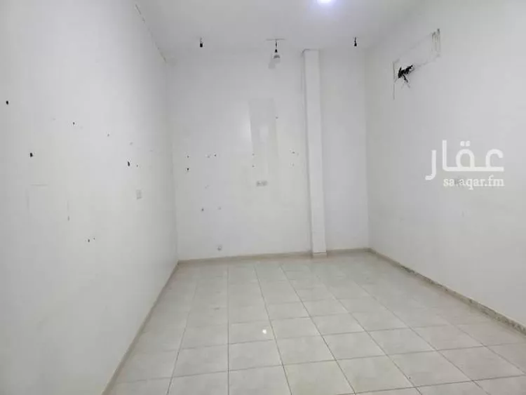 Shop for Rent in Medina King Fahd صورة 2